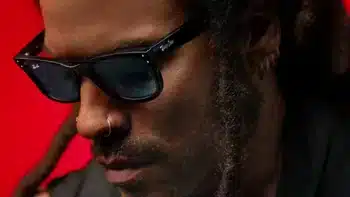 Lenny Kravitz con las gafas de la Colección Reverse 2024 de Ray-Ban - Colaboración exclusiva entre Ray-Ban y Lenny Kravitz