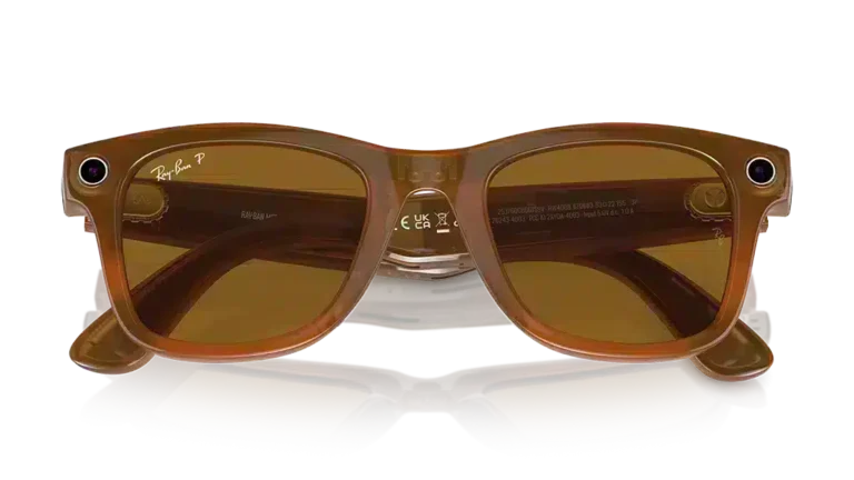 Lunettes connectées Wayfarer Ray-Ban x Meta couleur caramel brillant, un modèle innovant pour 2025