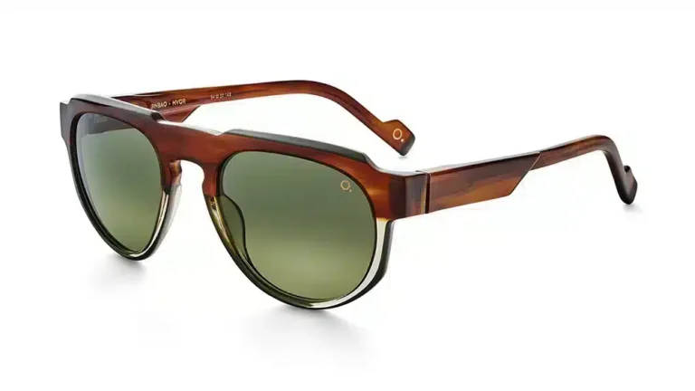 Lunettes de soleil polarisées Etnia Barcelona JINBAO-54S-BKTQ en acétate brun avec verres verts. Modèle homme issu de la collection Be An Artist.