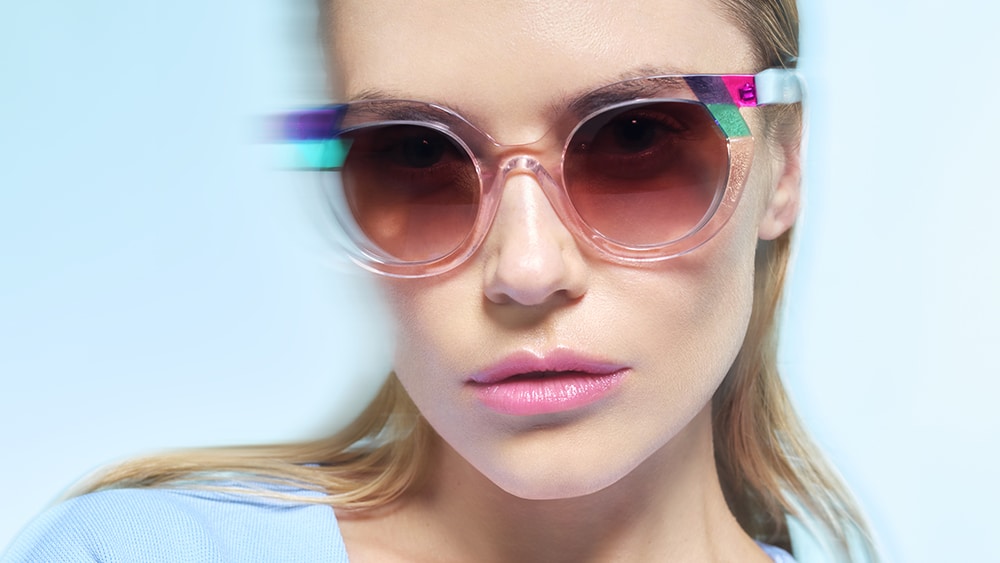 FACE À FACE sunglasses, BLURED model from the COLOUR LAB / OVER LAP collection, featuring translucent tones and layered effects.