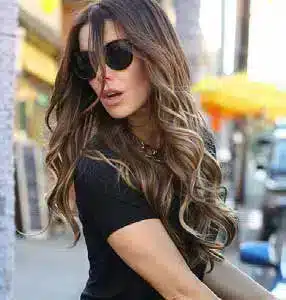 Kate Beckinsale avec des lunettes de soleil Oliver Goldsmith Manhattan, un modèle iconique du style vintage.