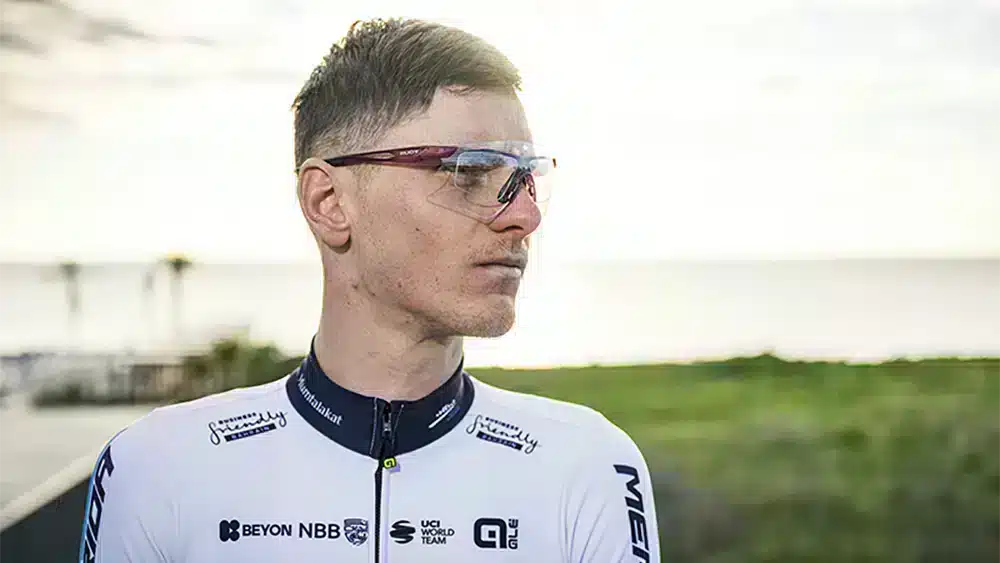 A professional cyclist wearing Rudy Project Astral Sphere glasses, offering clear vision and optimal protection.