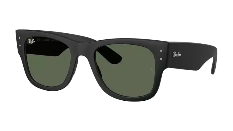 Lunettes de soleil Ray-Ban Mega Wayfarer noires avec verres verts, revisite moderne du modèle iconique.