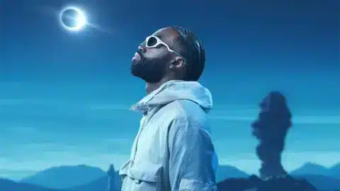 Oakley x Jaylen Brown 741 : Lunettes de sport édition 2025 en campagne visuelle